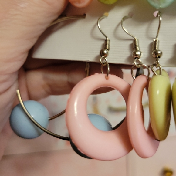 Fun set pastel fashion earrings - Picture 3 of 5
